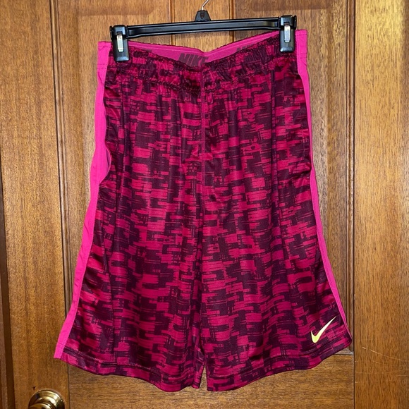 🌺Ladies NIKE Shorts. Size Medium. 🌺